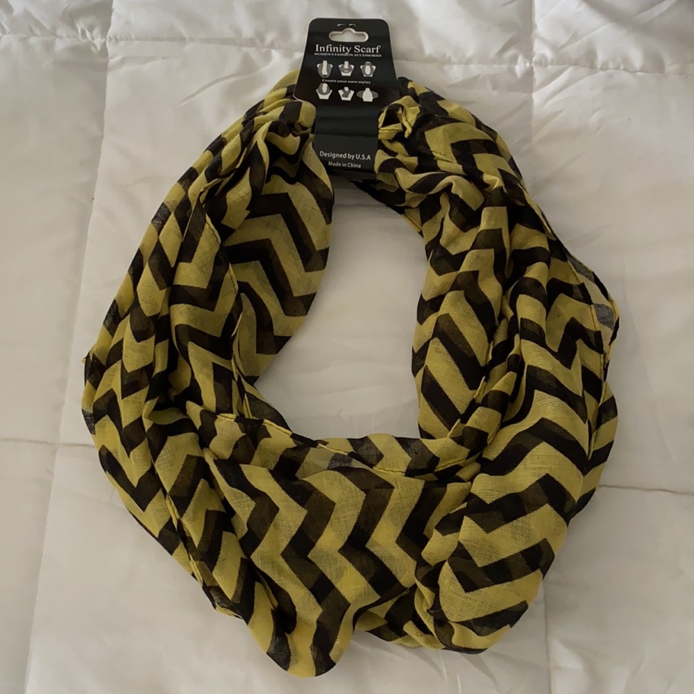 Black and gold striped infinity scarf - Picture 2 of 2